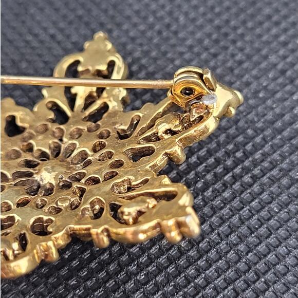 Gold-Plated Vintage Starburst Brooch Faceted Green Stone – Retro Chic Accessory - Picture 6 of 7
